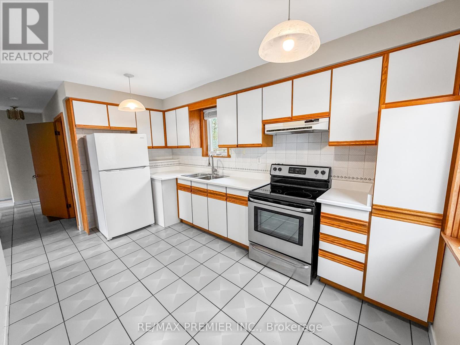 Main - 376 Rustic Road, Toronto, Ontario  M6L 1W7 - Photo 8 - W14083132