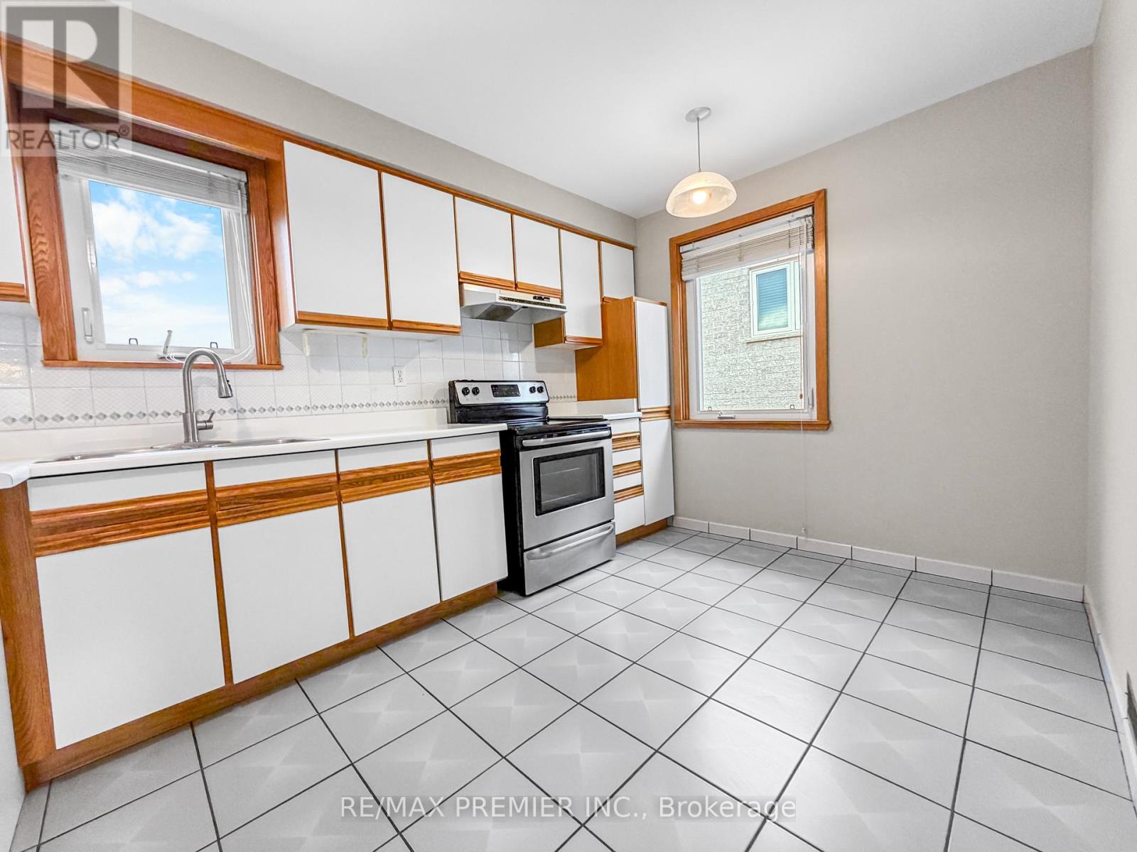 Main - 376 Rustic Road, Toronto, Ontario  M6L 1W7 - Photo 9 - W14083132