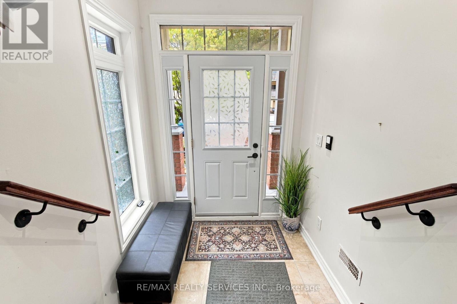 38 Bell Manor Drive, Toronto, Ontario  M8Y 0A4 - Photo 2 - W14083182