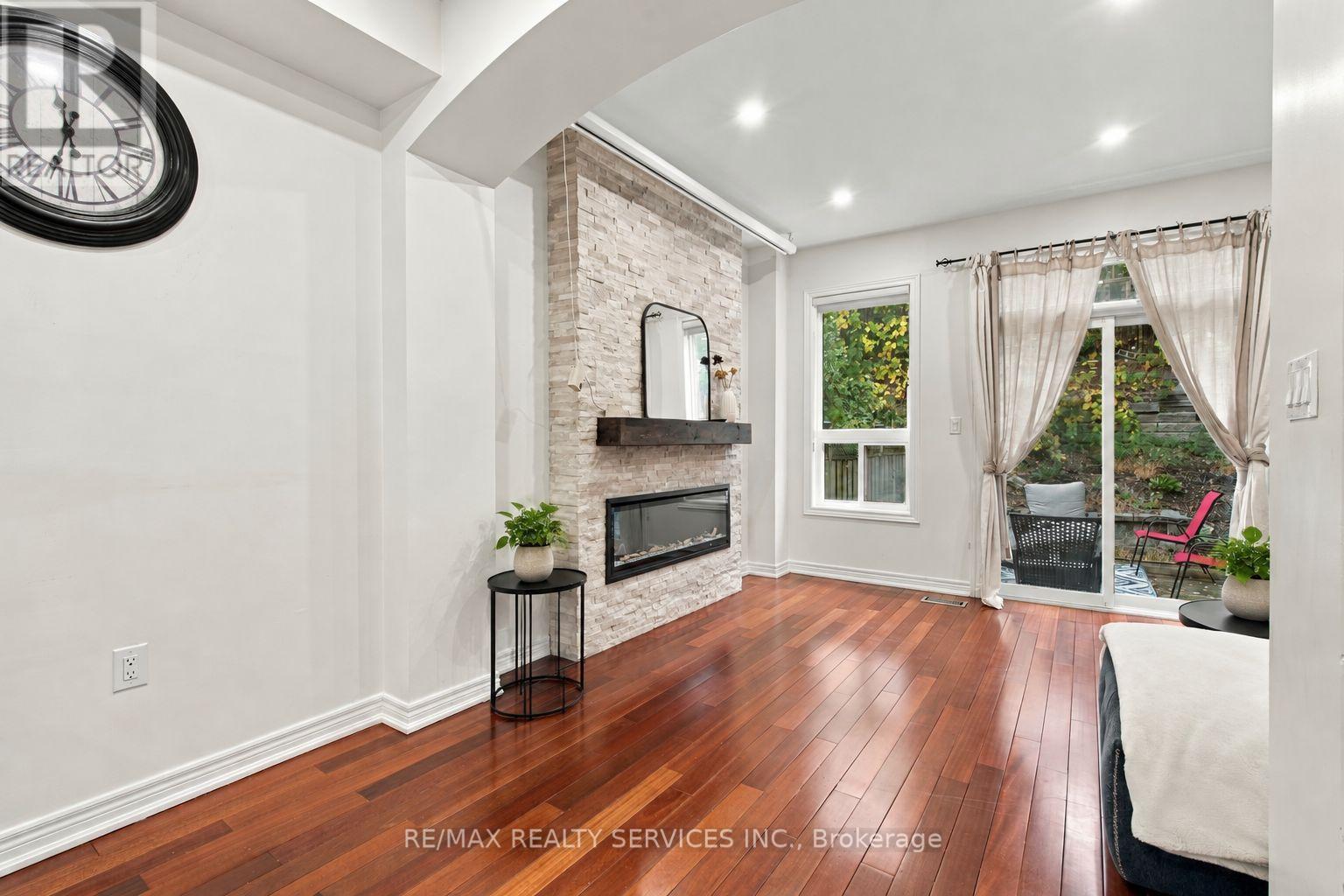 38 Bell Manor Drive, Toronto, Ontario  M8Y 0A4 - Photo 6 - W14083182