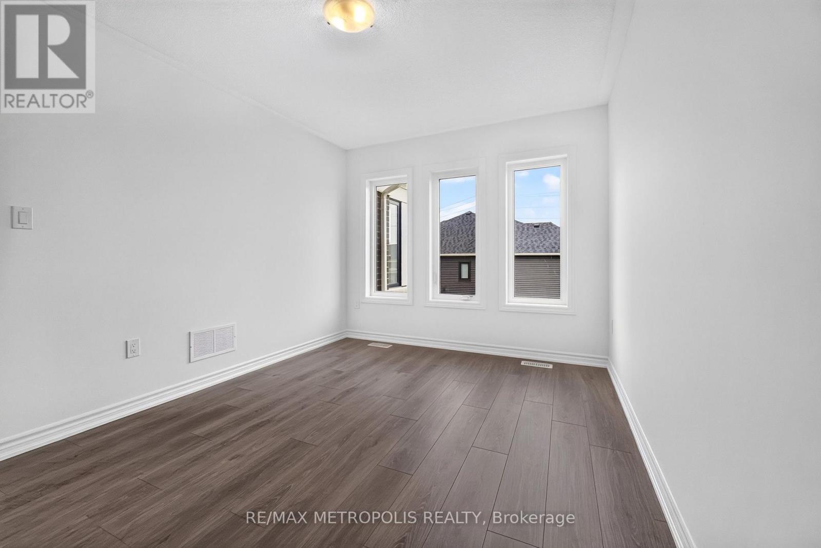 113 Watts Mews, Kawartha Lakes, Ontario  K9V 5V4 - Photo 6 - X14083188