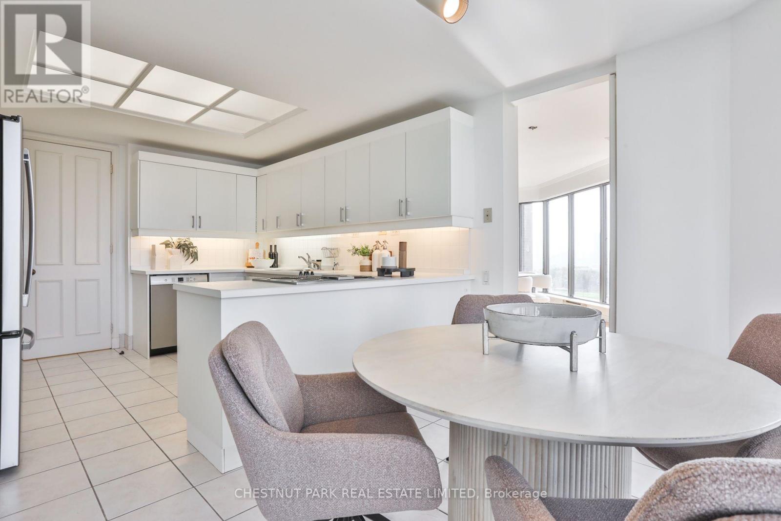 805 - 70 Rosehill Avenue, Toronto, Ontario  M4T 2W7 - Photo 14 - C14033790
