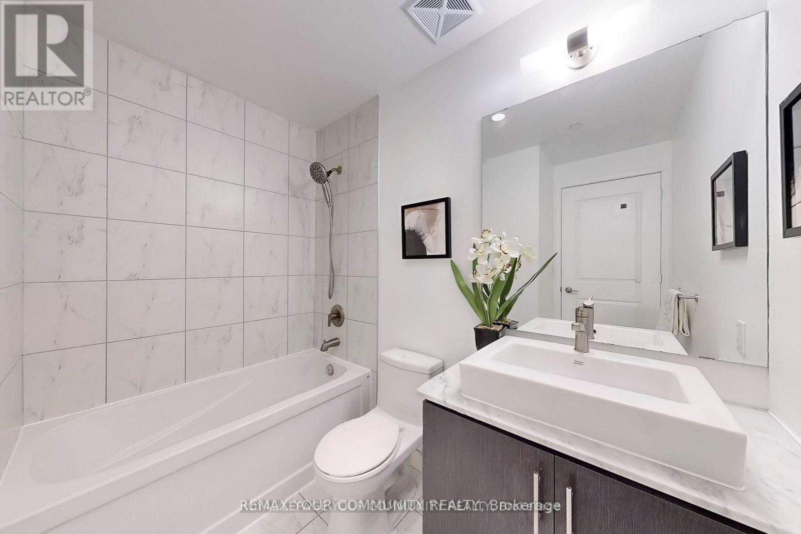 2804 - 1 The Esplanade, Toronto, Ontario  M5E 0A8 - Photo 17 - C14083340