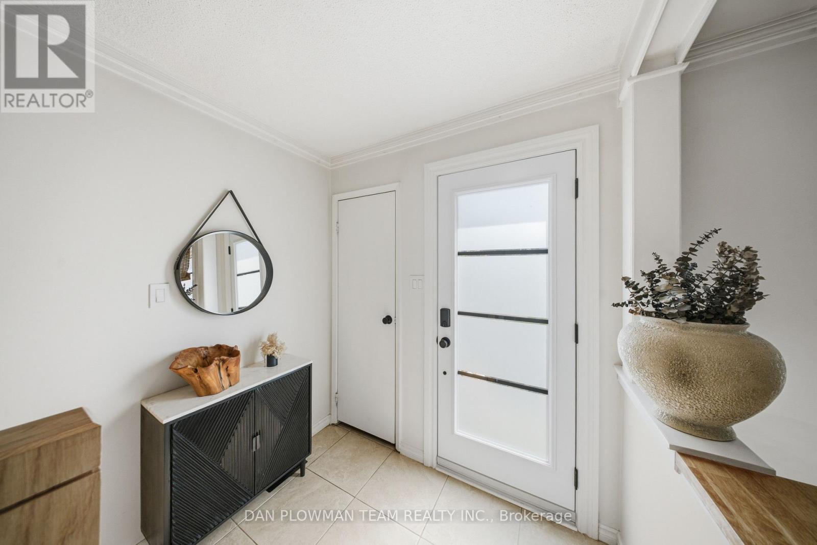 1204 Southdale Avenue, Oshawa, Ontario  L1H 7Z3 - Photo 3 - E14083330