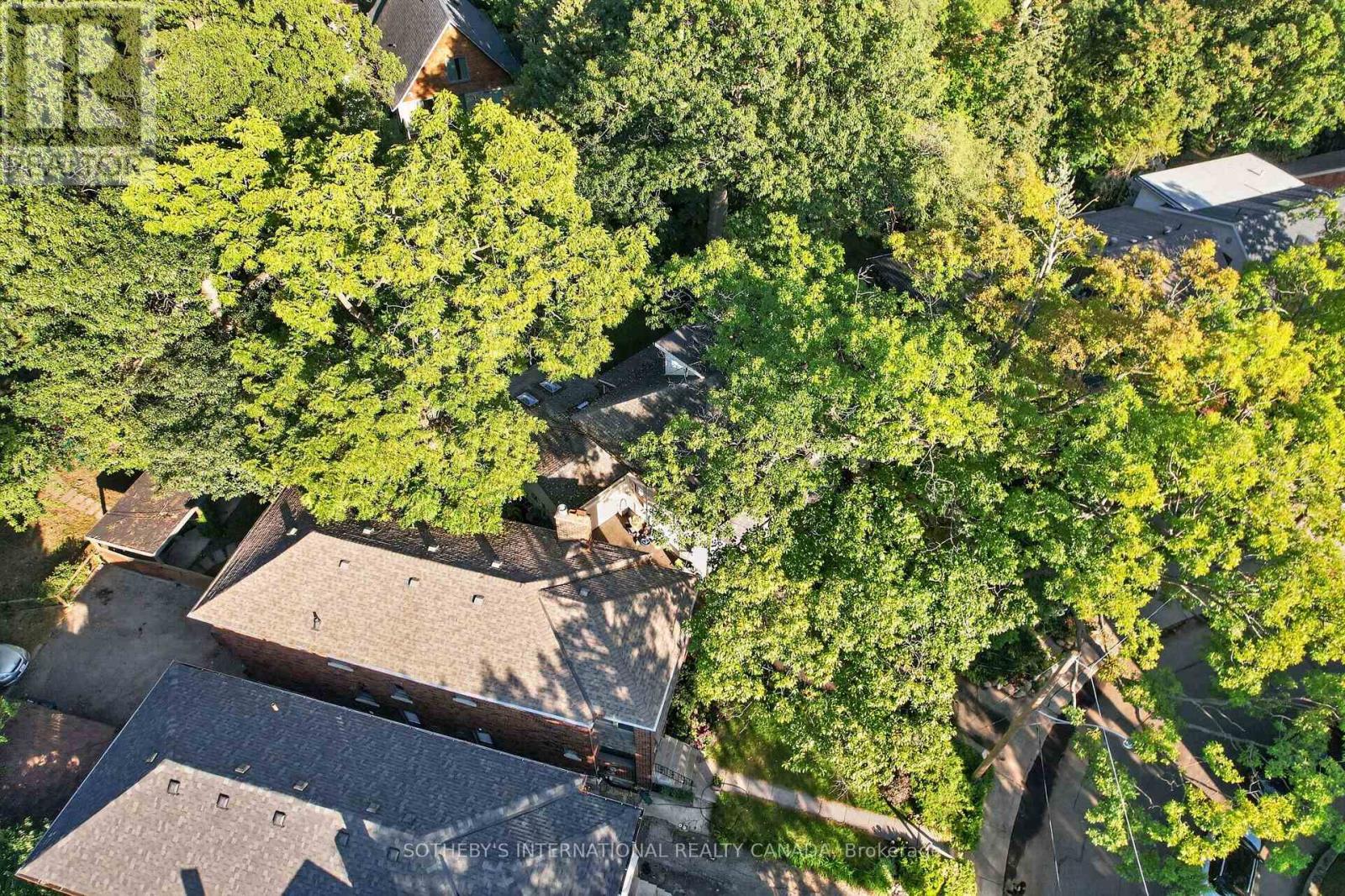 91 Braemore Gardens, Toronto, Ontario  M6G 2C7 - Photo 27 - C13851128