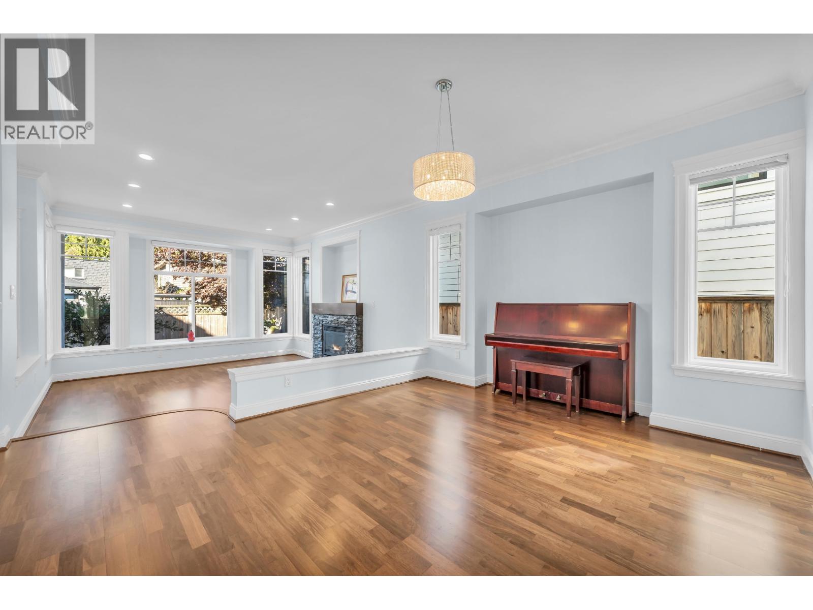 2411 George Street, North Vancouver, British Columbia V7P 2N4 - Photo 11 - R3174964