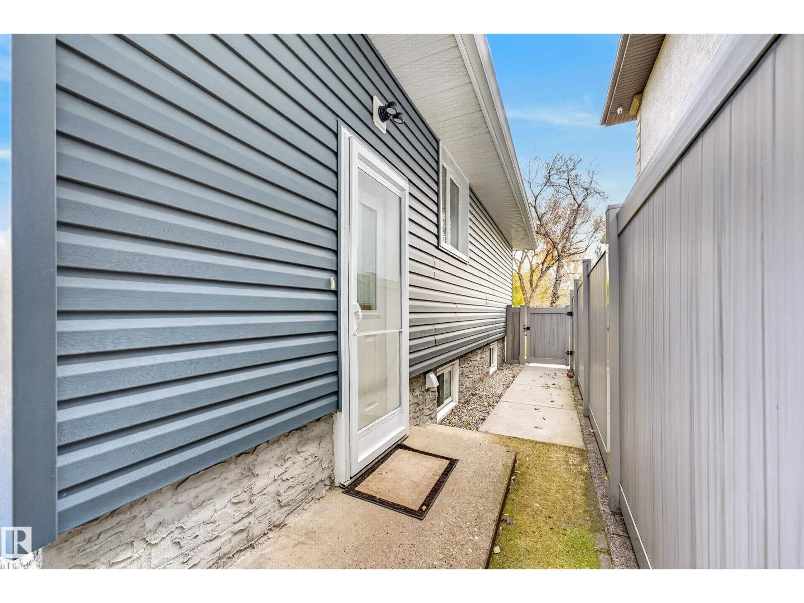 10224 82 ST NW