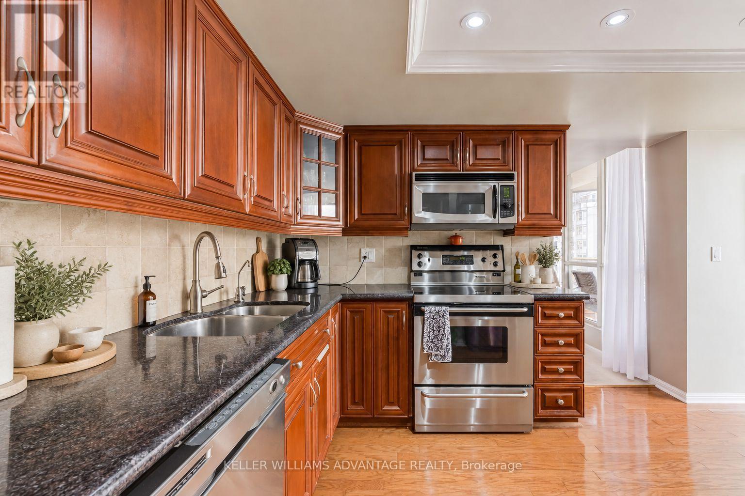 2210 - 55 Kingsbridge Garden Circle, Mississauga, Ontario  L5R 1Y1 - Photo 3 - W14083228
