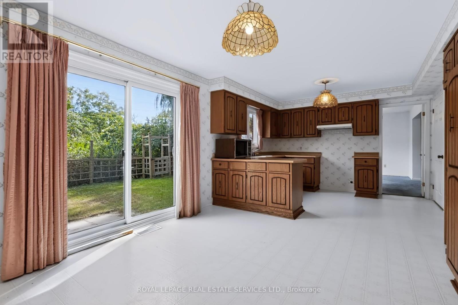 1326 Prince Albert Court, Mississauga, Ontario  L5H 3S1 - Photo 14 - W14083286