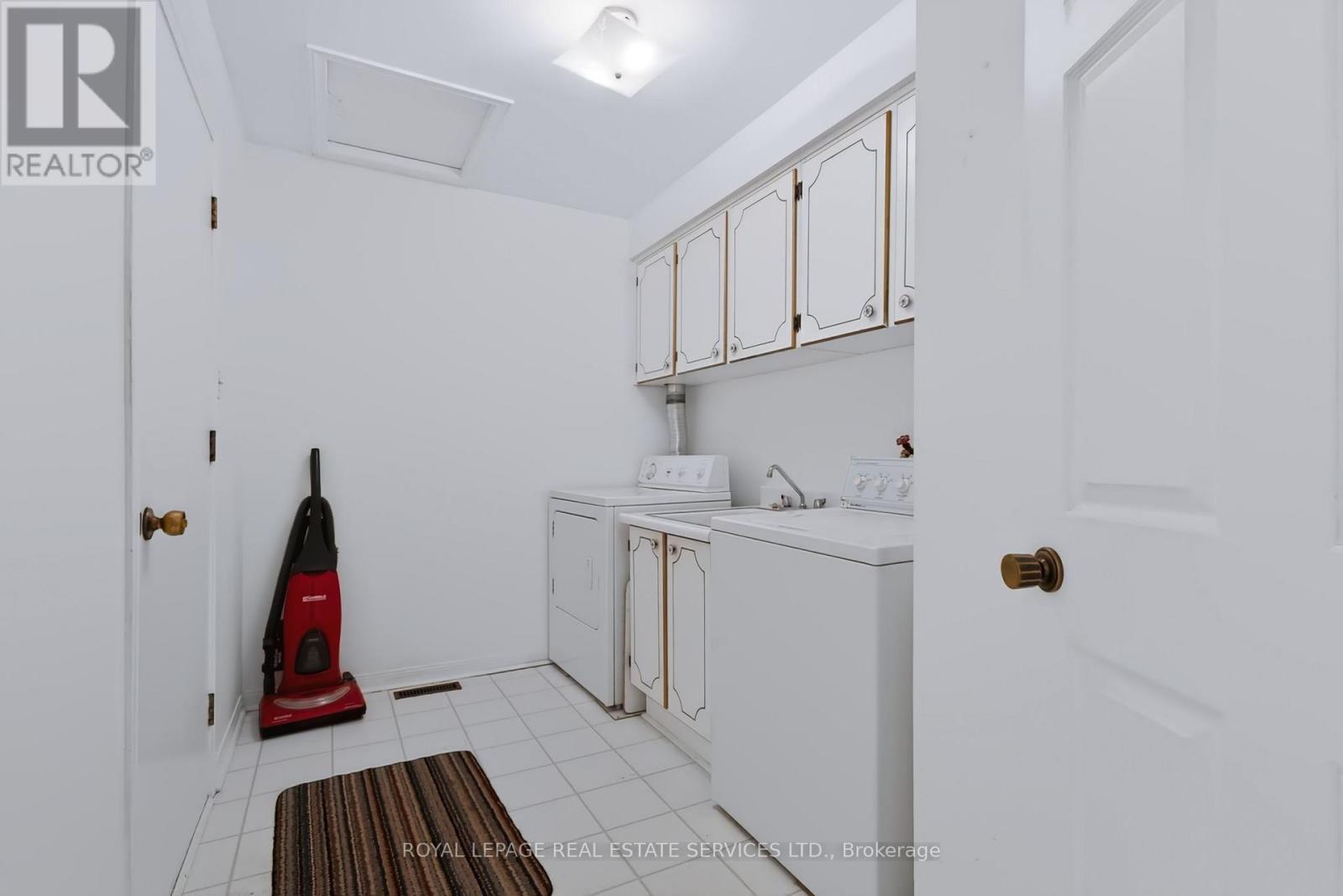 1326 Prince Albert Court, Mississauga, Ontario  L5H 3S1 - Photo 22 - W14083286
