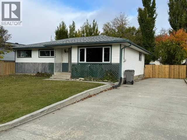 8 Mcleod Drive, Whitecourt, Alberta  T7S 1H3 - Photo 2 - A2352138