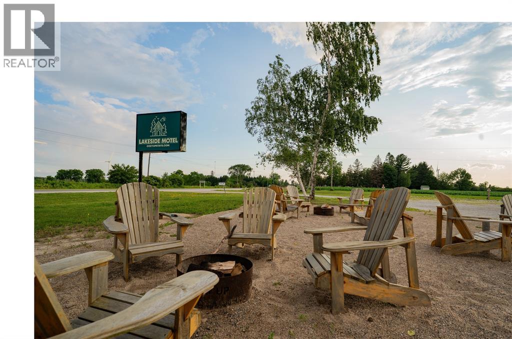 7424 Lakeshore Road, Lambton Shores, Ontario  N0N 1J3 - Photo 25 - 26025309