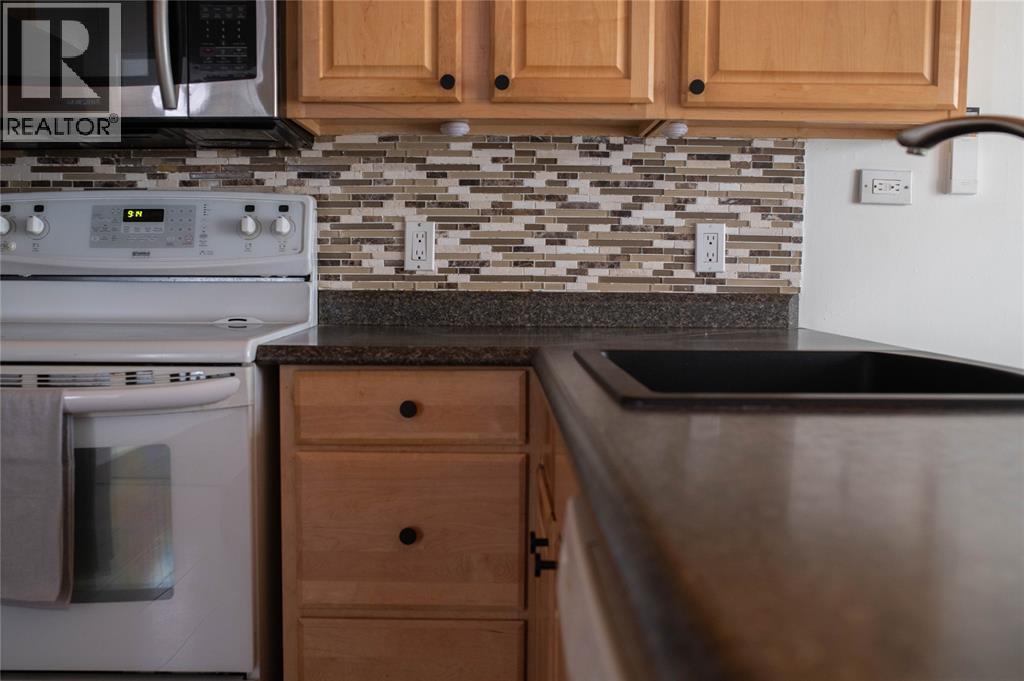 7424 Lakeshore Road, Lambton Shores, Ontario  N0N 1J3 - Photo 7 - 26025309