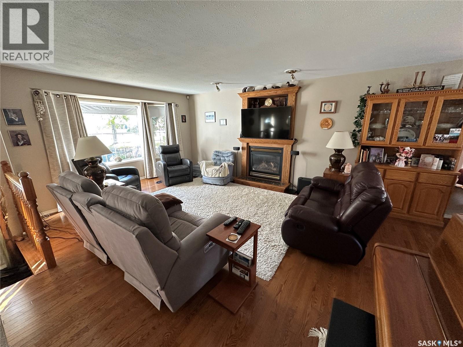 418 Railway AVENUE Rosthern Saskatchewan Canada S0K3R0 2
