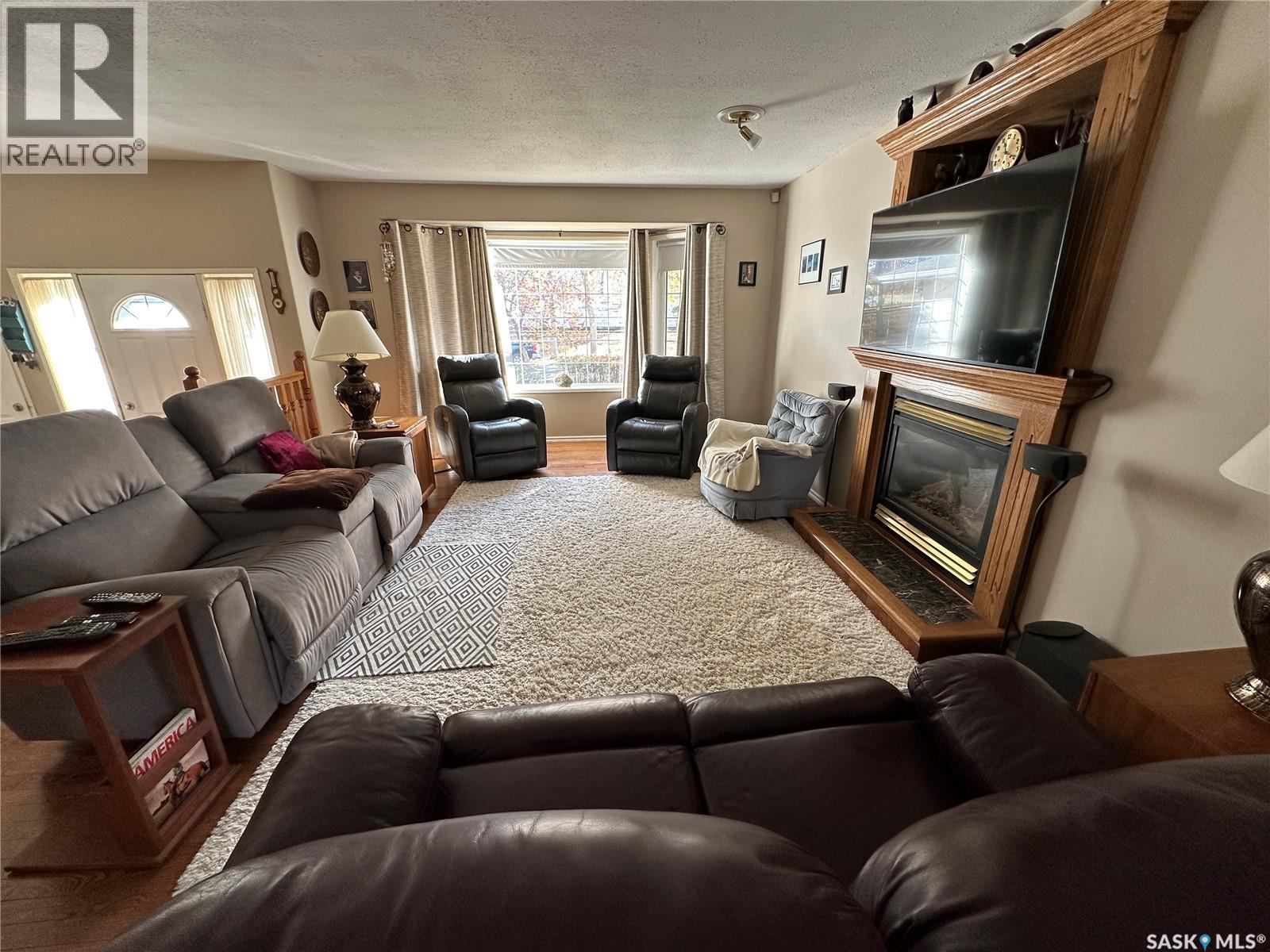 418 Railway AVENUE Rosthern Saskatchewan Canada S0K3R0 4