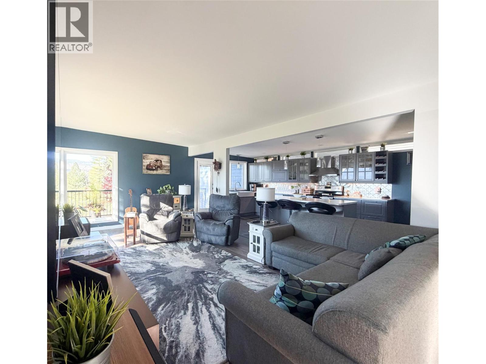 265 8th Avenue, Montrose, British Columbia  V0G 1P0 - Photo 6 - 10403421