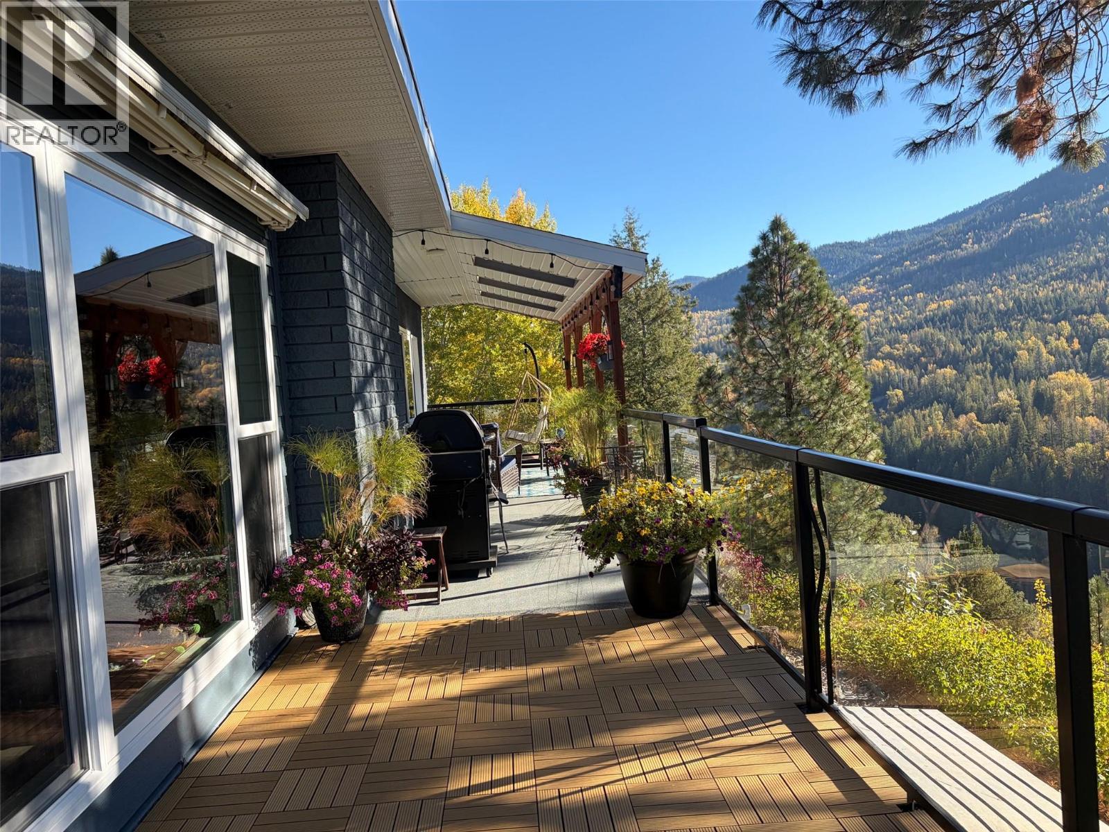 265 8th Avenue, Montrose, British Columbia  V0G 1P0 - Photo 32 - 10403421