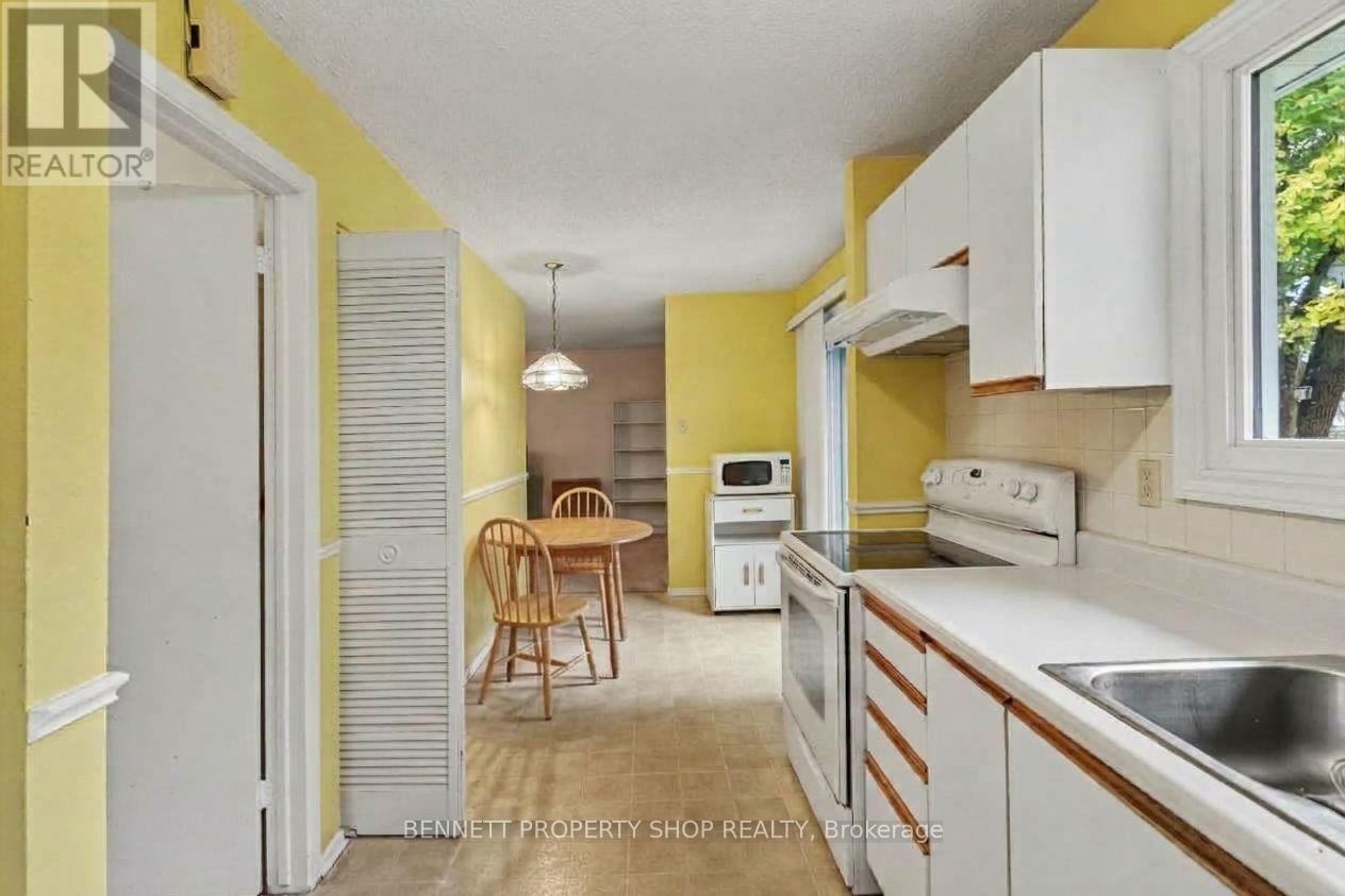 872 Lawnsberry Drive, Ottawa, Ontario  K1E 1X7 - Photo 8 - X14083434