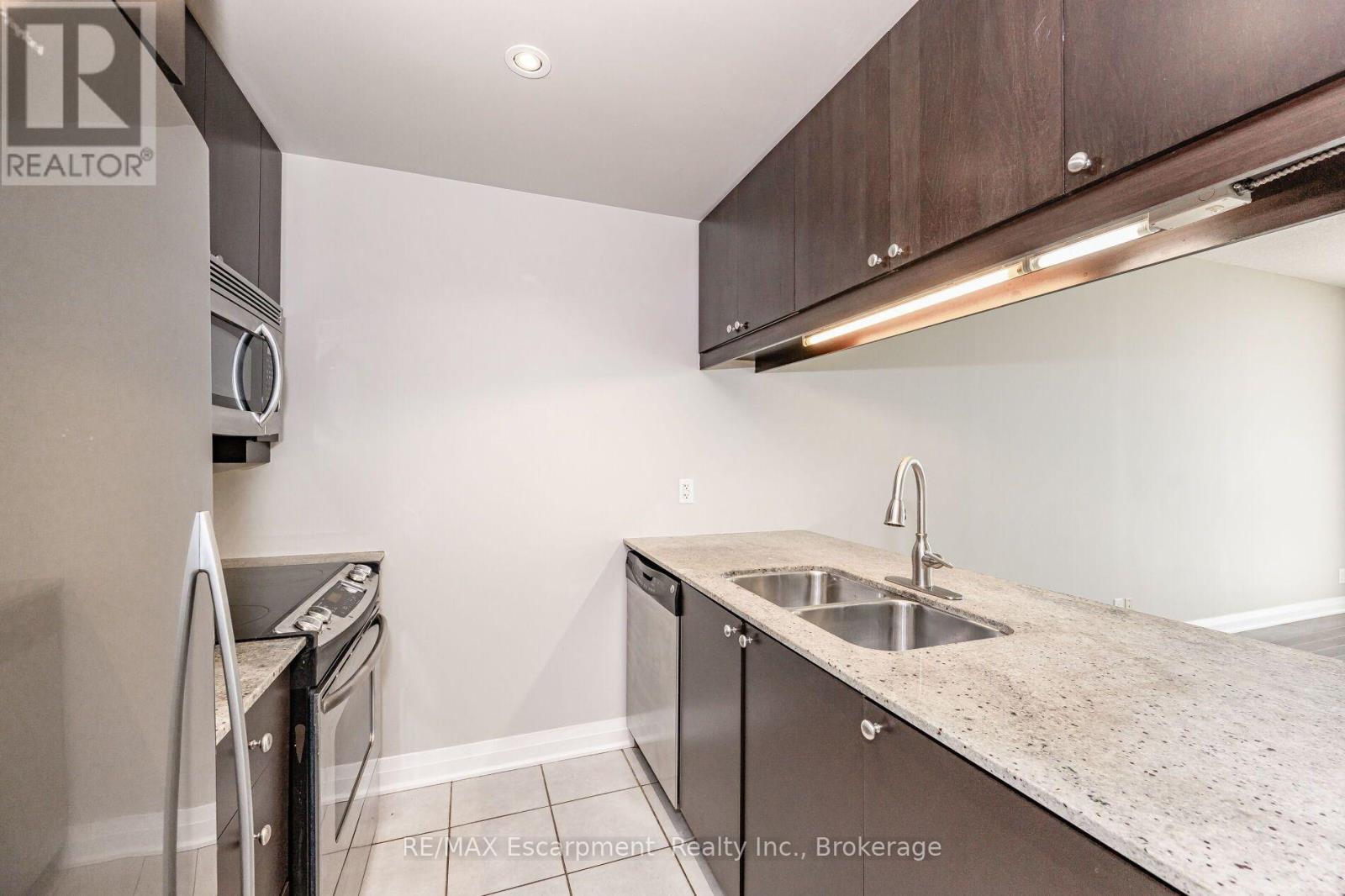 # 209 - 1055 Southdown Road, Mississauga, Ontario  L5J 0A3 - Photo 11 - W14083496