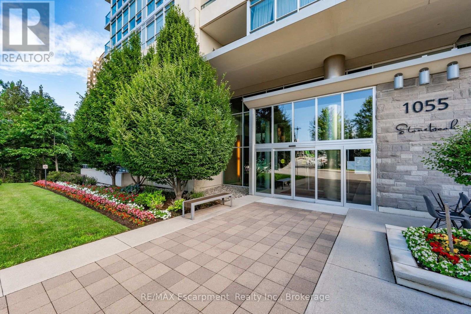 # 209 - 1055 Southdown Road, Mississauga, Ontario  L5J 0A3 - Photo 2 - W14083496