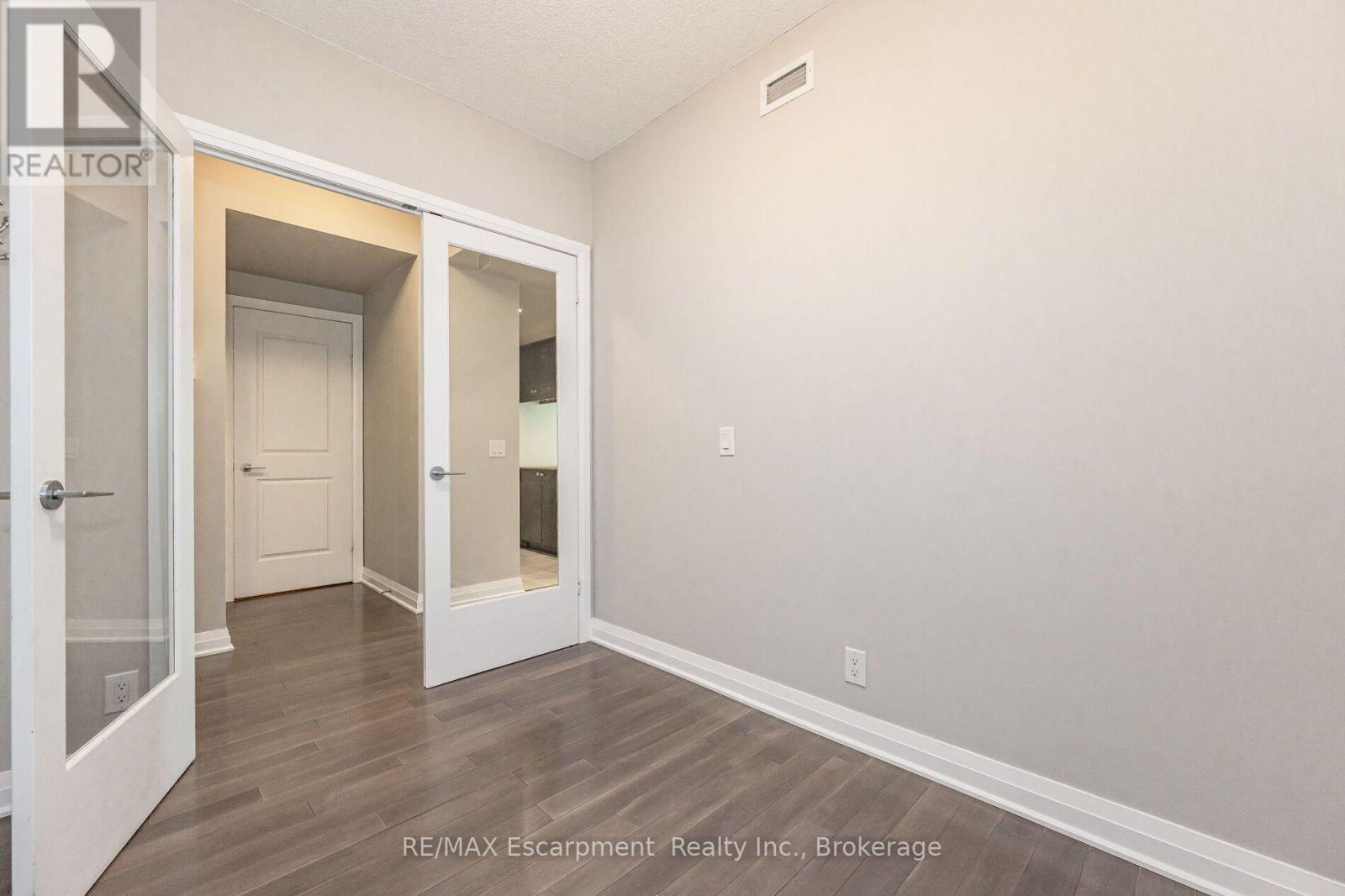 # 209 - 1055 Southdown Road, Mississauga, Ontario  L5J 0A3 - Photo 6 - W14083496