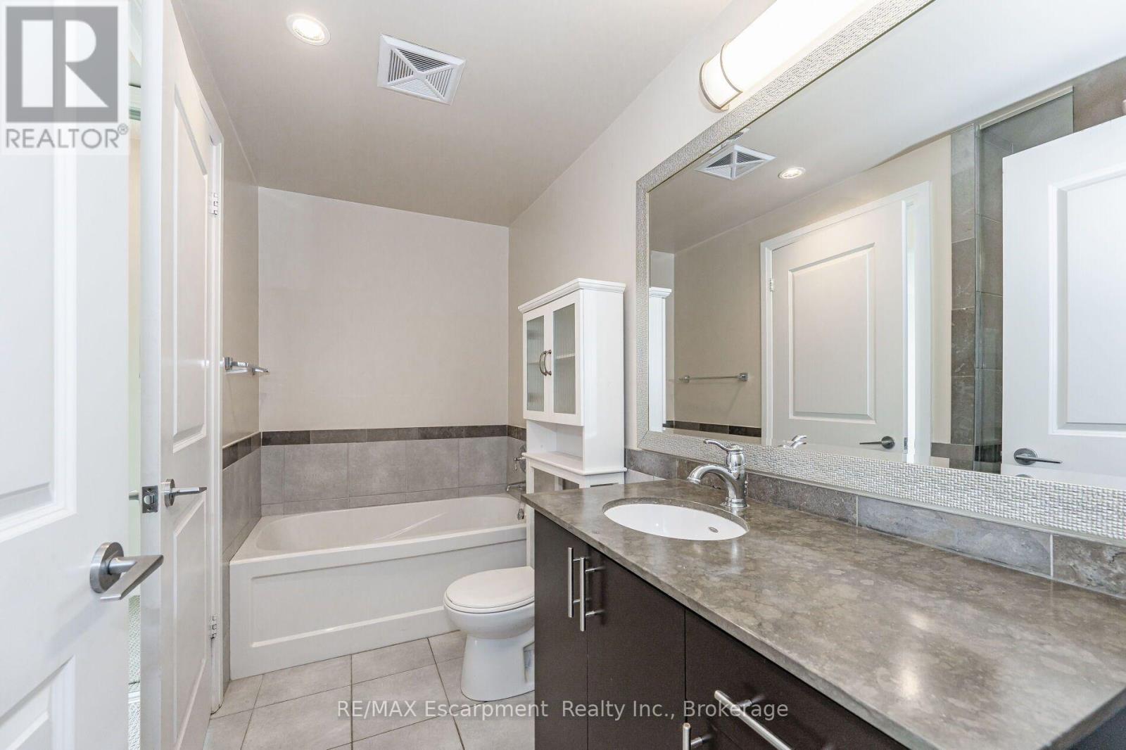 # 209 - 1055 Southdown Road, Mississauga, Ontario  L5J 0A3 - Photo 9 - W14083496