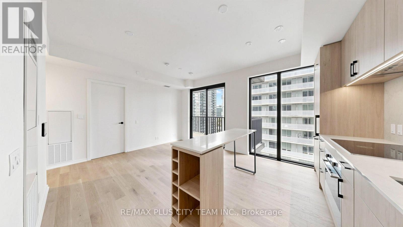 1010 - 109 Erskine Avenue, Toronto, Ontario  M4P 0G6 - Photo 3 - C14083680
