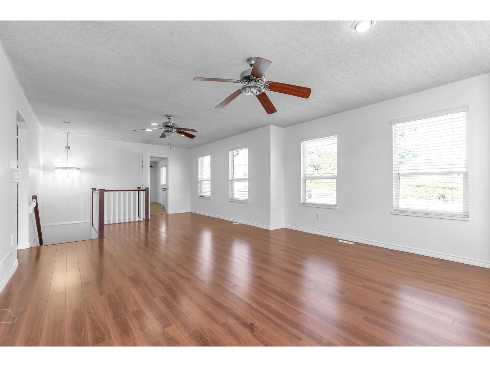 8067 Cedar Street, Mission, British Columbia  V2V 3N2 - Photo 5 - R3174441