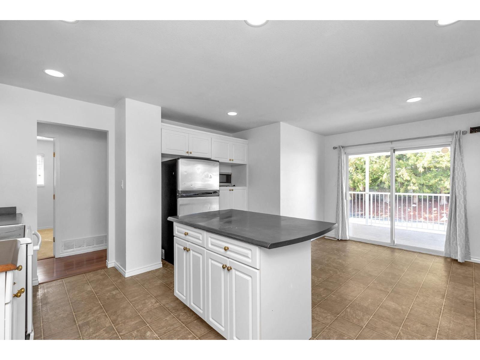 8067 Cedar Street, Mission, British Columbia  V2V 3N2 - Photo 9 - R3174441