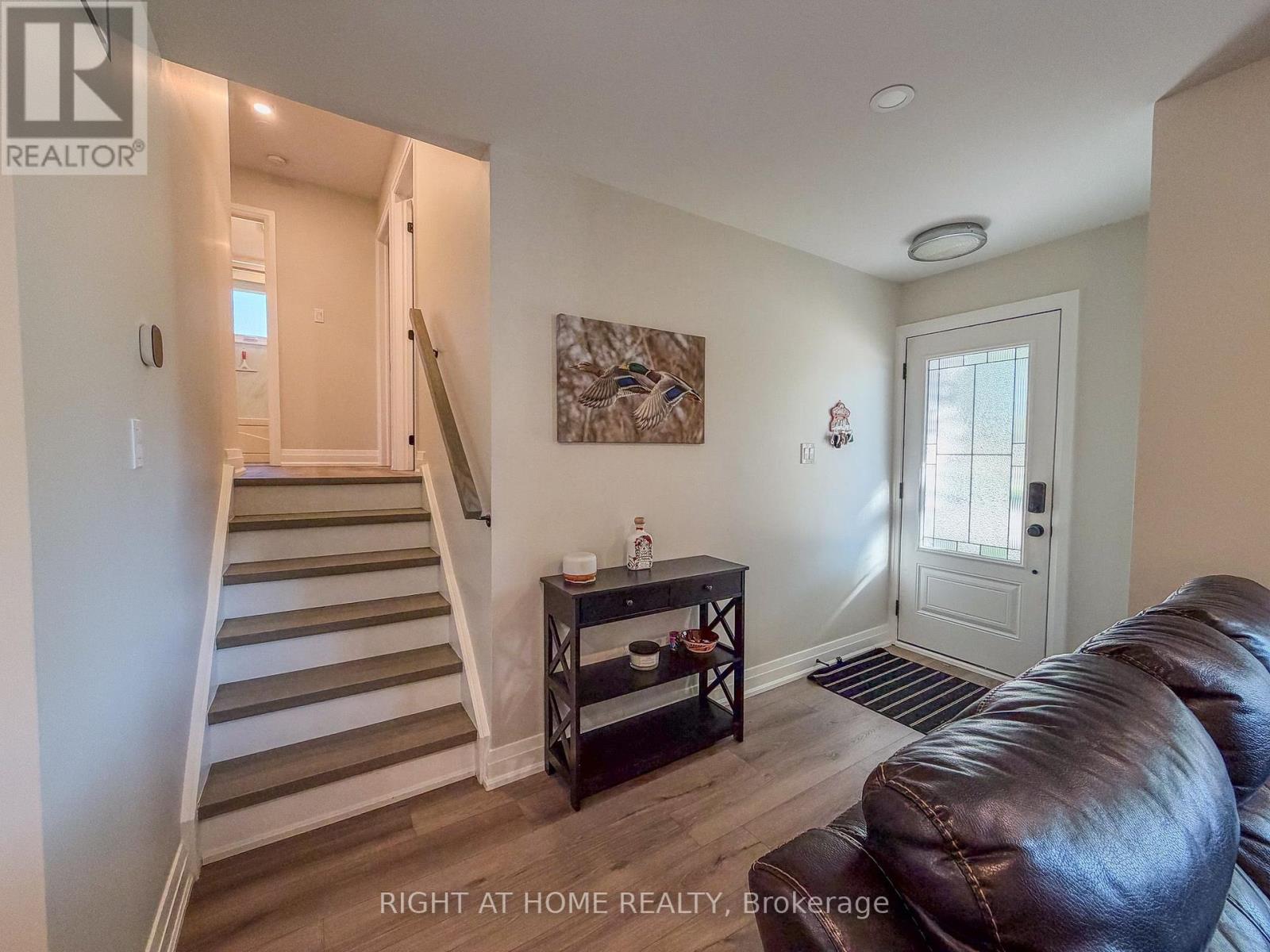 221 Tupper Boulevard, New Tecumseth, Ontario L9R 1B5 - Photo 3 - N14083616