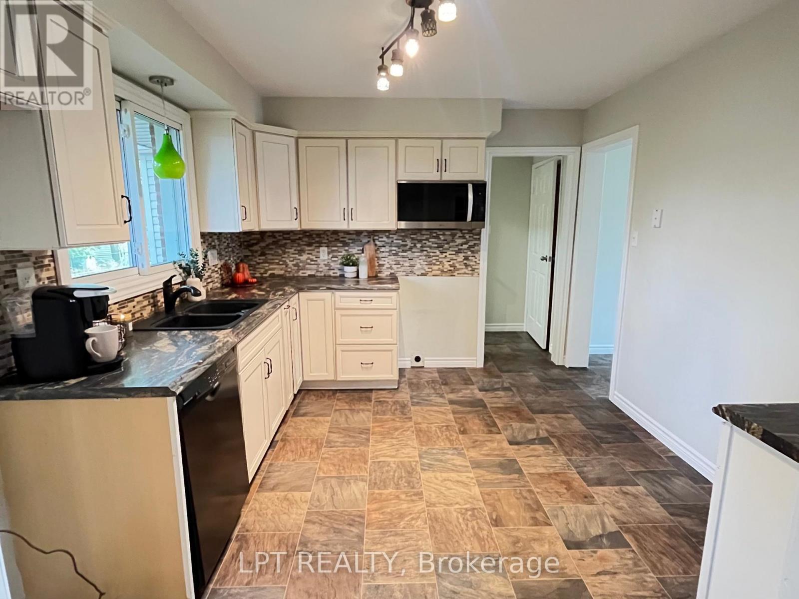 47 Springdale Drive, Barrie (Cundles East), Ontario  L4M 5A8 - Photo 10 - S14083486