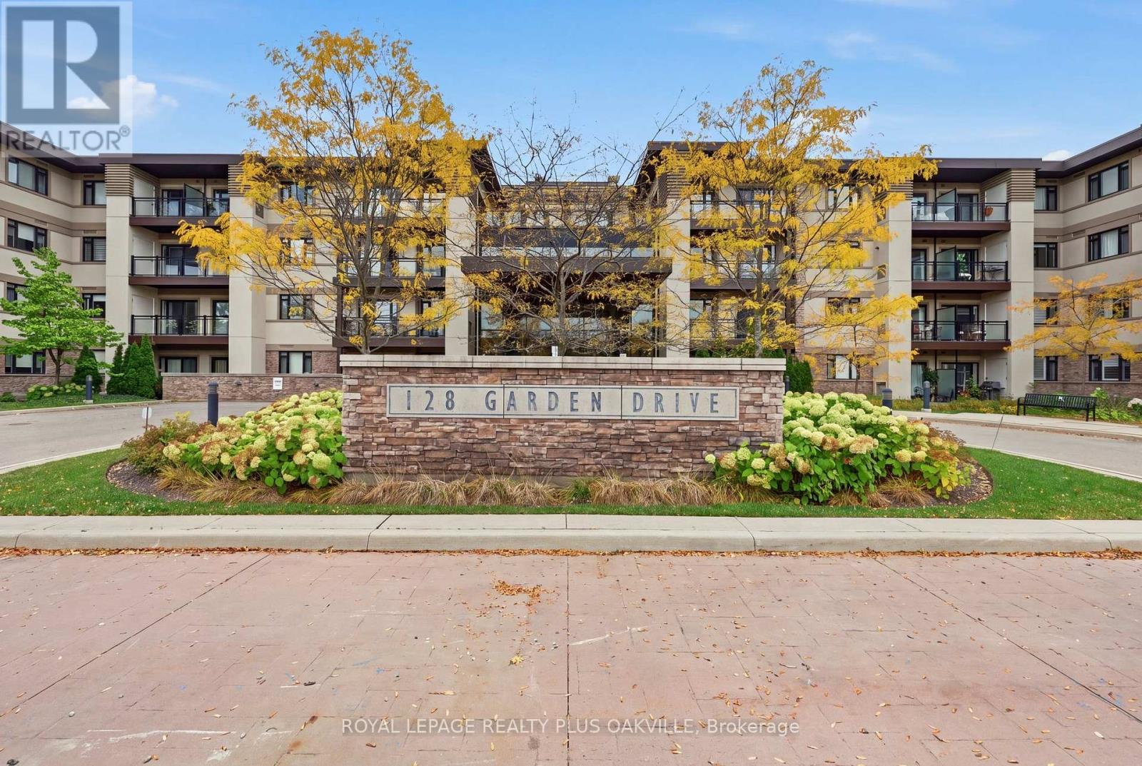 211 - 128 GARDEN DRIVE, Oakville, Ontario