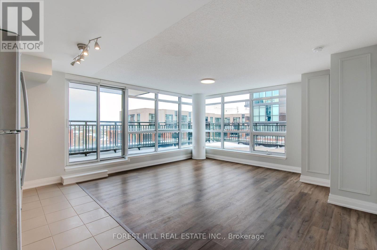734 - 830 Lawrence Avenue W, Toronto (Yorkdale-Glen Park), Ontario  M6A 0A2 - Photo 3 - W14083530