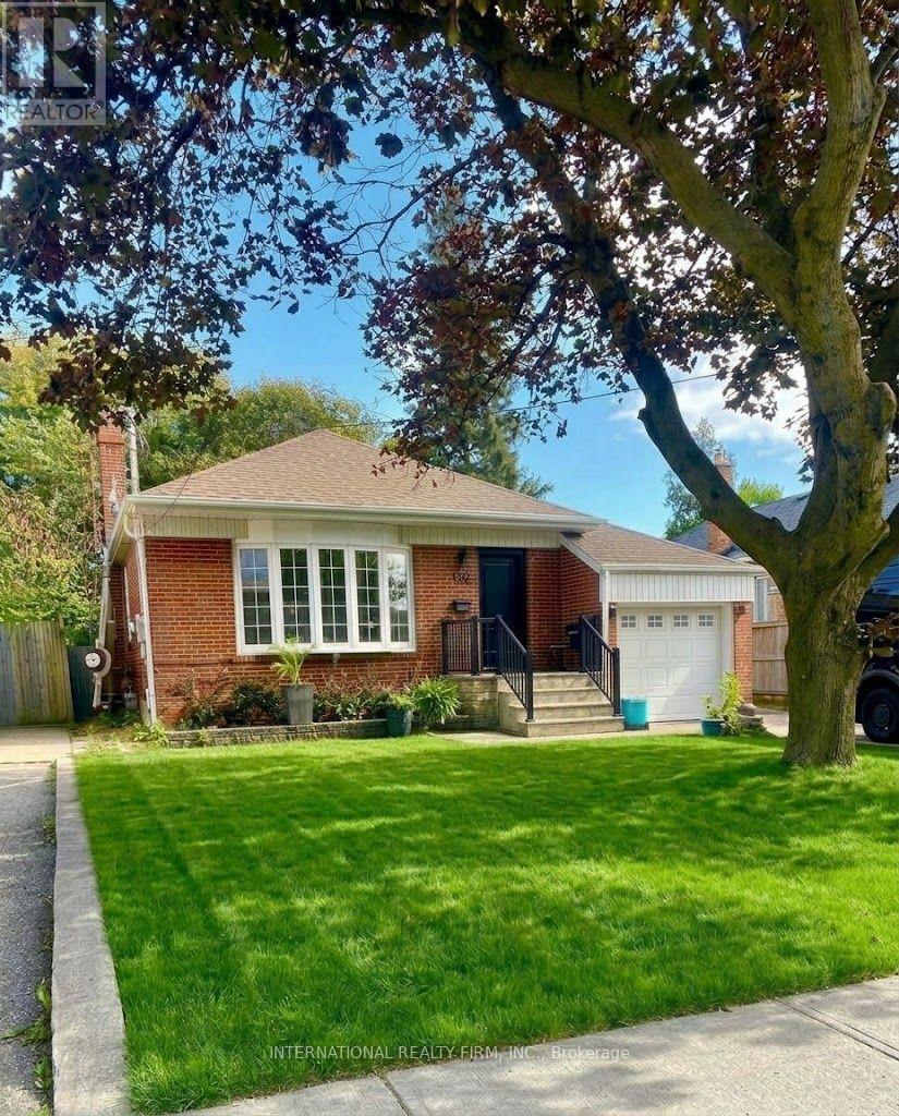 582 SOUTH SERVICE ROAD, Mississauga, Ontario