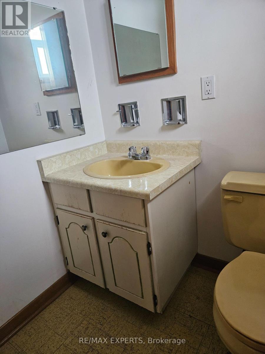 1 Byworth Boulevard, Toronto, Ontario  M9R 1W8 - Photo 10 - W14083570