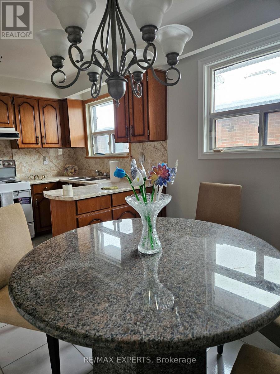 1 Byworth Boulevard, Toronto, Ontario  M9R 1W8 - Photo 5 - W14083570