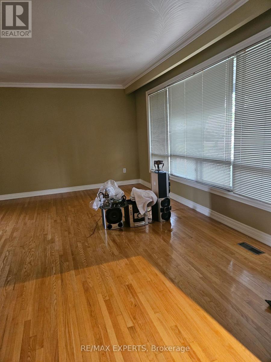 1 Byworth Boulevard, Toronto, Ontario  M9R 1W8 - Photo 7 - W14083570