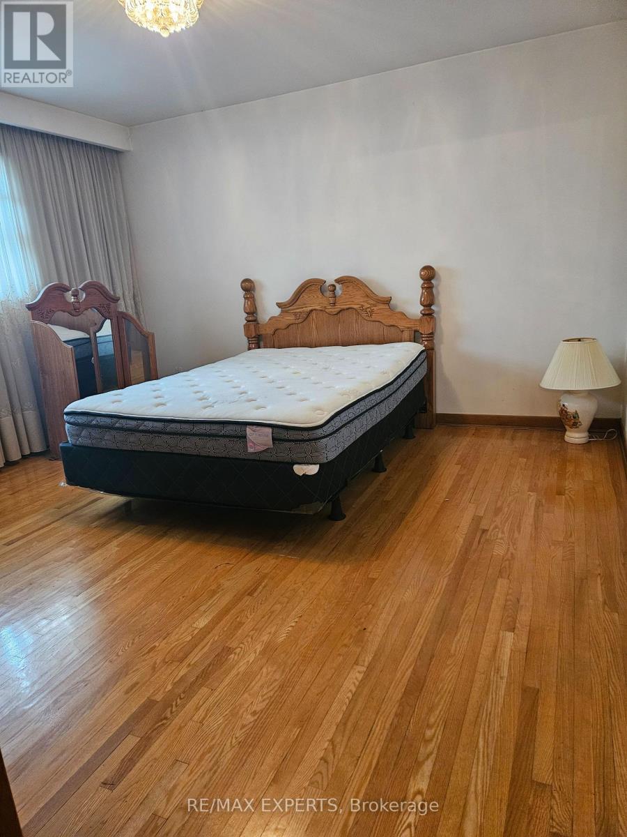 1 Byworth Boulevard, Toronto, Ontario  M9R 1W8 - Photo 9 - W14083570
