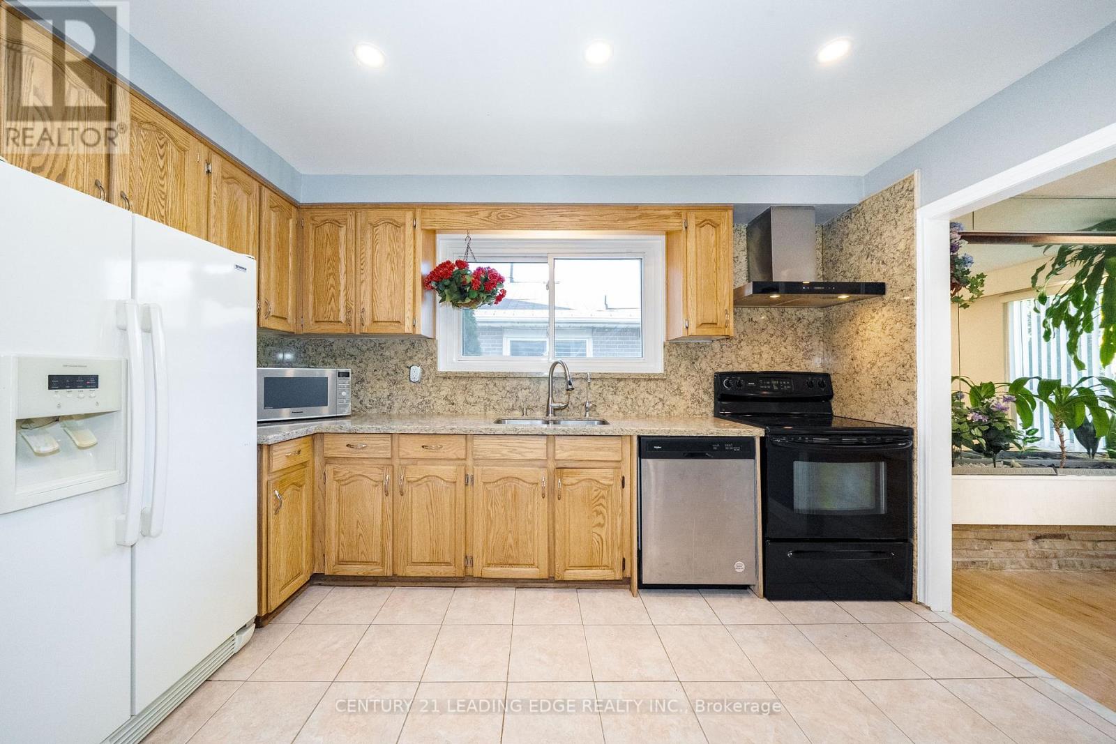 63 Mercury Road, Toronto, Ontario  M9W 3H4 - Photo 10 - W14083624