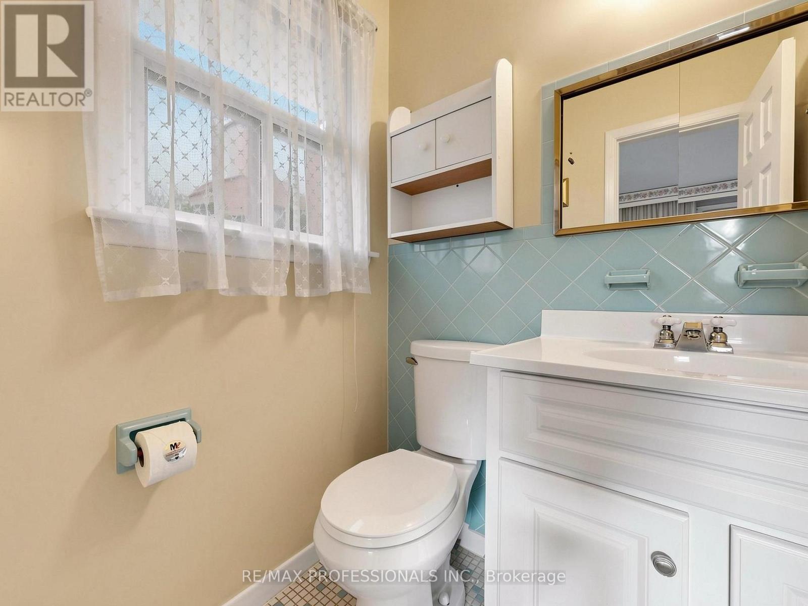 34 Crestridge Heights Road, Toronto, Ontario  M9P 1A4 - Photo 14 - W14083638