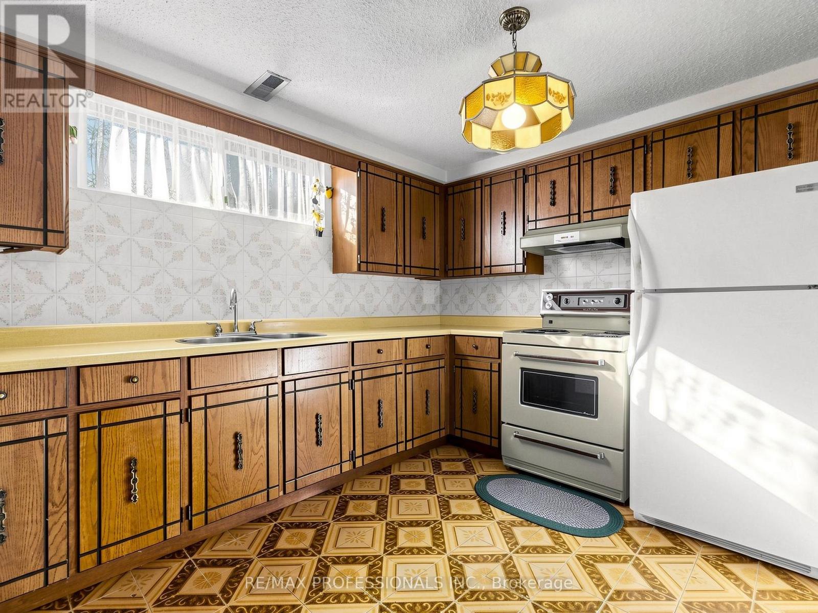 34 Crestridge Heights Road, Toronto, Ontario  M9P 1A4 - Photo 20 - W14083638
