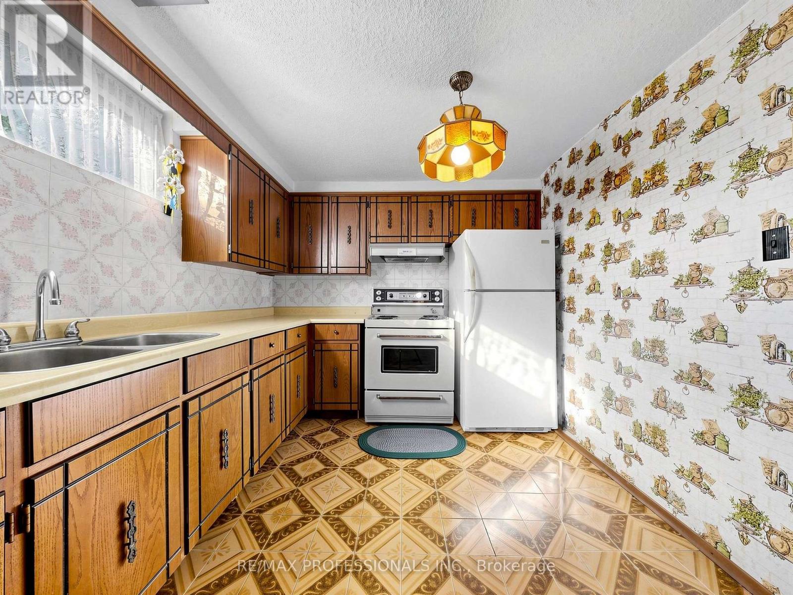 34 Crestridge Heights Road, Toronto, Ontario  M9P 1A4 - Photo 21 - W14083638