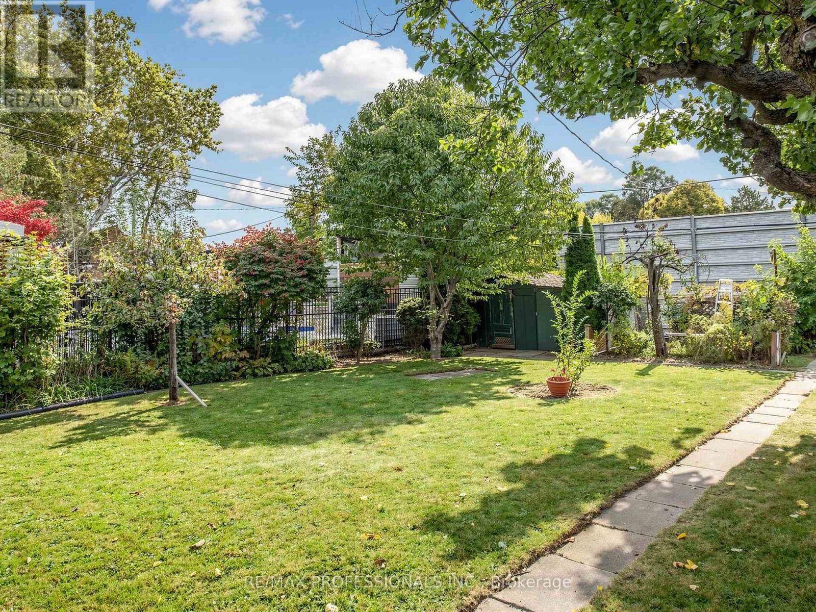 34 Crestridge Heights Road, Toronto, Ontario  M9P 1A4 - Photo 27 - W14083638