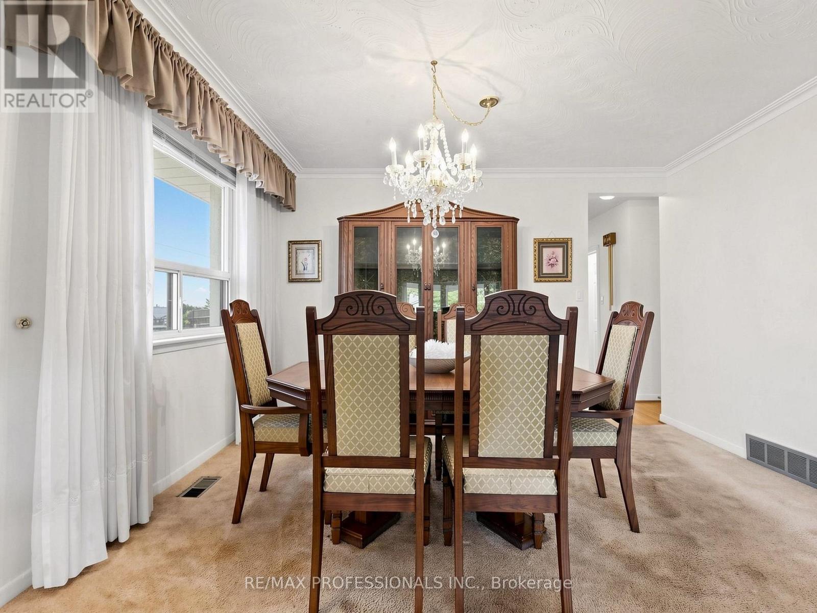 34 Crestridge Heights Road, Toronto, Ontario  M9P 1A4 - Photo 6 - W14083638