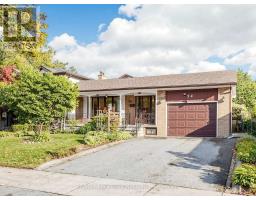 34 CRESTRIDGE HEIGHTS ROAD, Toronto, Ontario