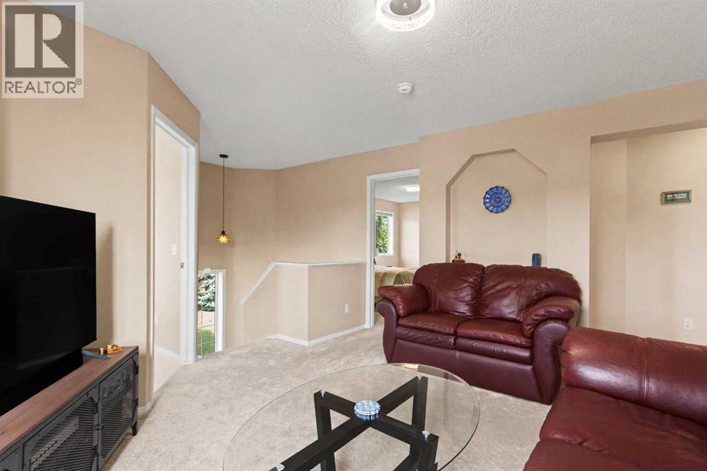 436 Rocky Ridge Bay NW, Calgary, Alberta  T3G 4H8 - Photo 15 - A2351708