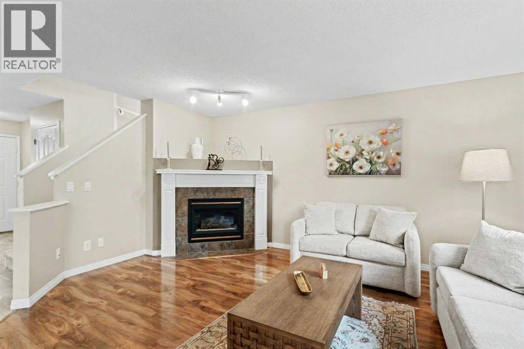 436 Rocky Ridge Bay NW, Calgary, Alberta  T3G 4H8 - Photo 4 - A2351708