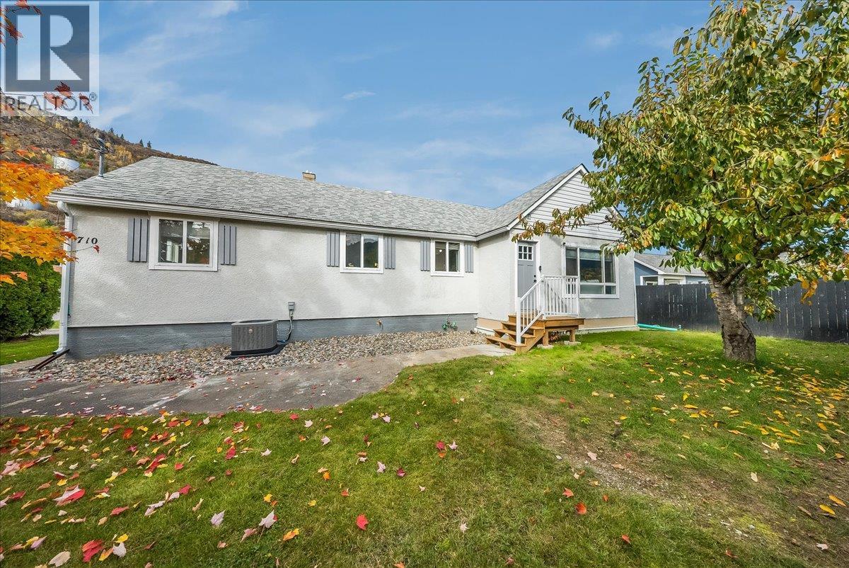 710 10TH Avenue, Montrose, British Columbia