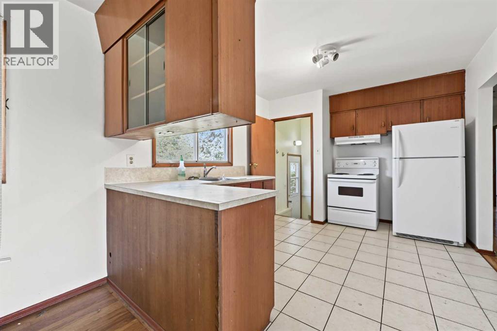 101 Langton Drive SW, Calgary, Alberta  T3E 5G1 - Photo 7 - A2351958