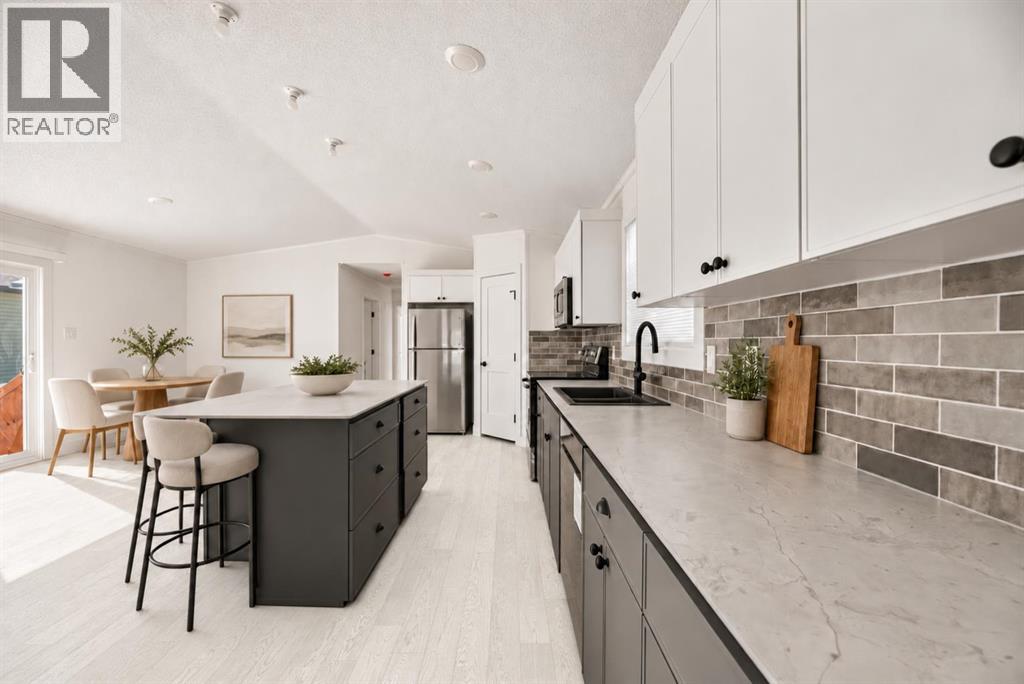 2 Larchwoods Drive, Olds, Alberta  T4H 0B1 - Photo 6 - A2351649